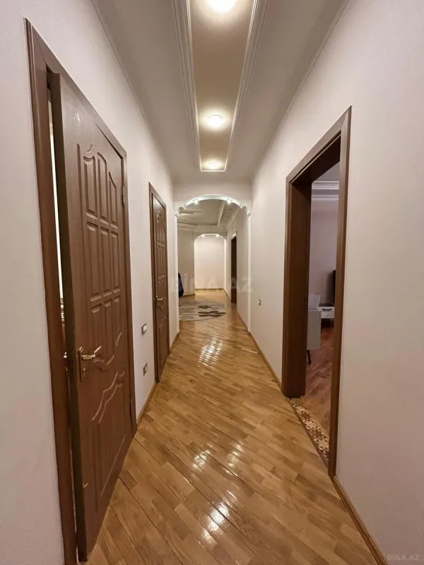 Satılır 3 otaqlı mənzil 172 m²