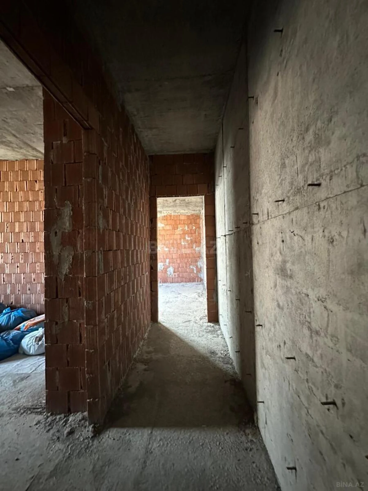 Satılır 4 otaqlı mənzil 146 m²