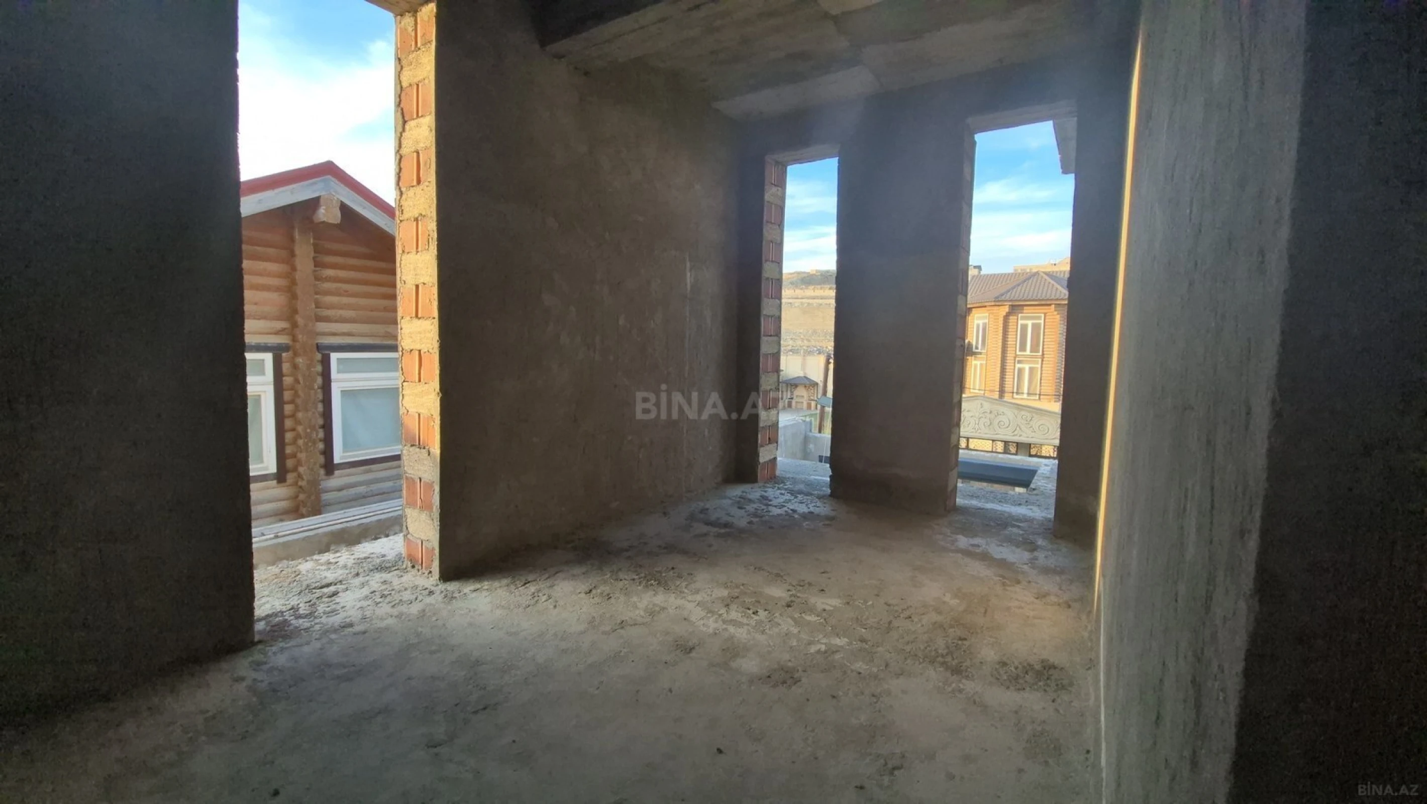 Satılır 6 otaqlı həyət evi 400 m²
