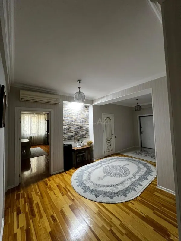 Satılır 3 otaqlı mənzil 125 m²