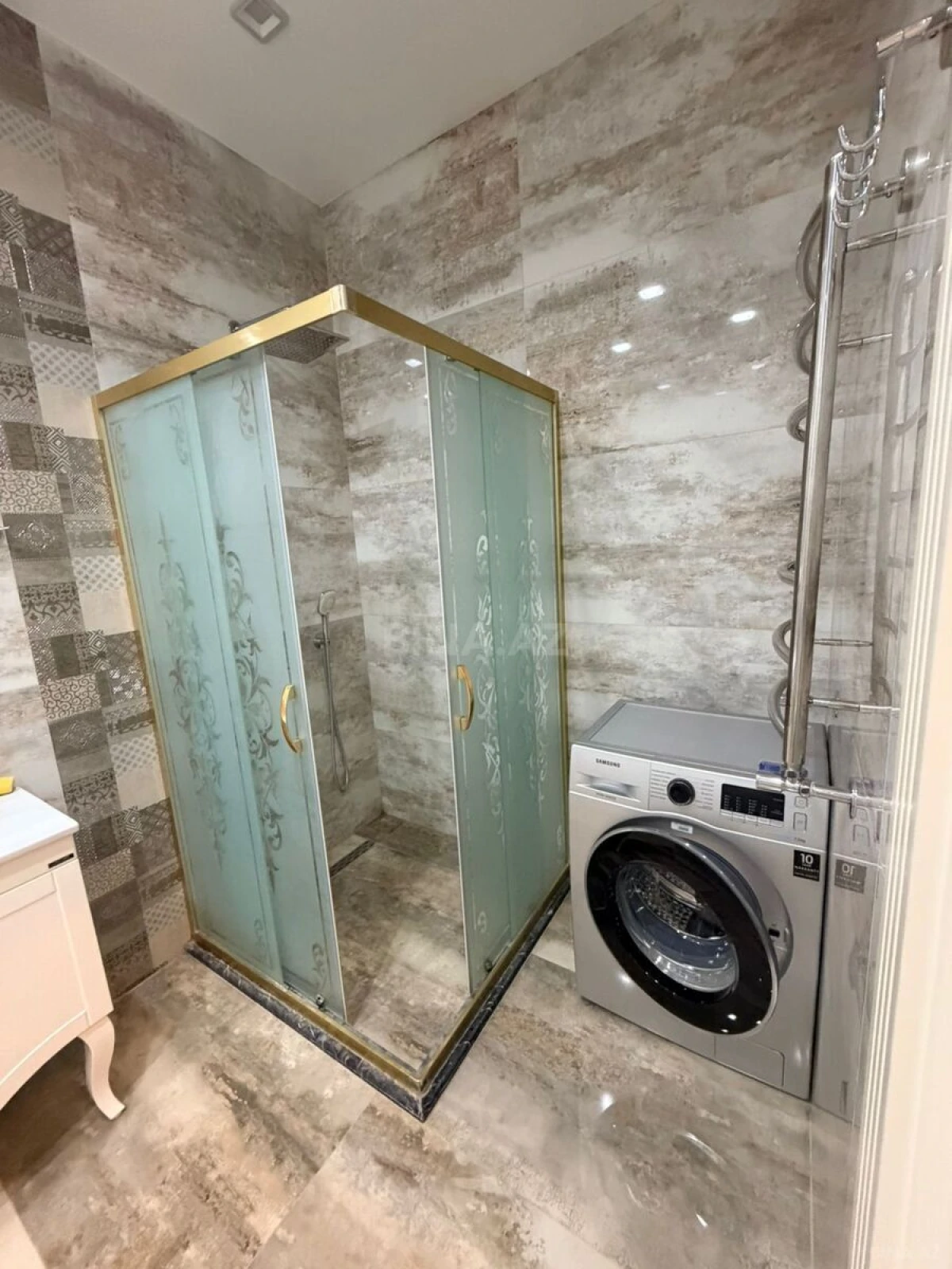 Kirayə verilir 2 otaqlı mənzil 126 m²