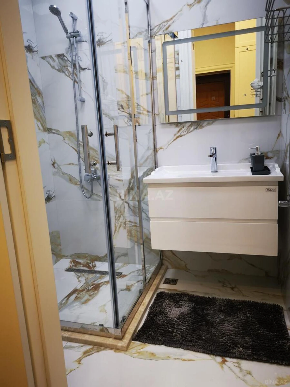 Kirayə verilir 2 otaqlı mənzil 60 m²