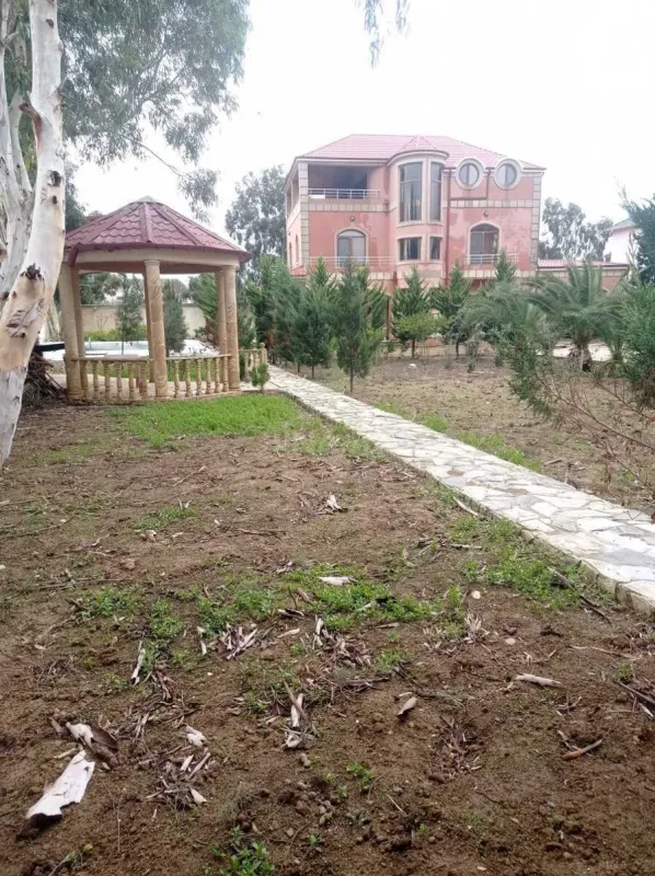 Satılır 5 otaqlı həyət evi 400 m²