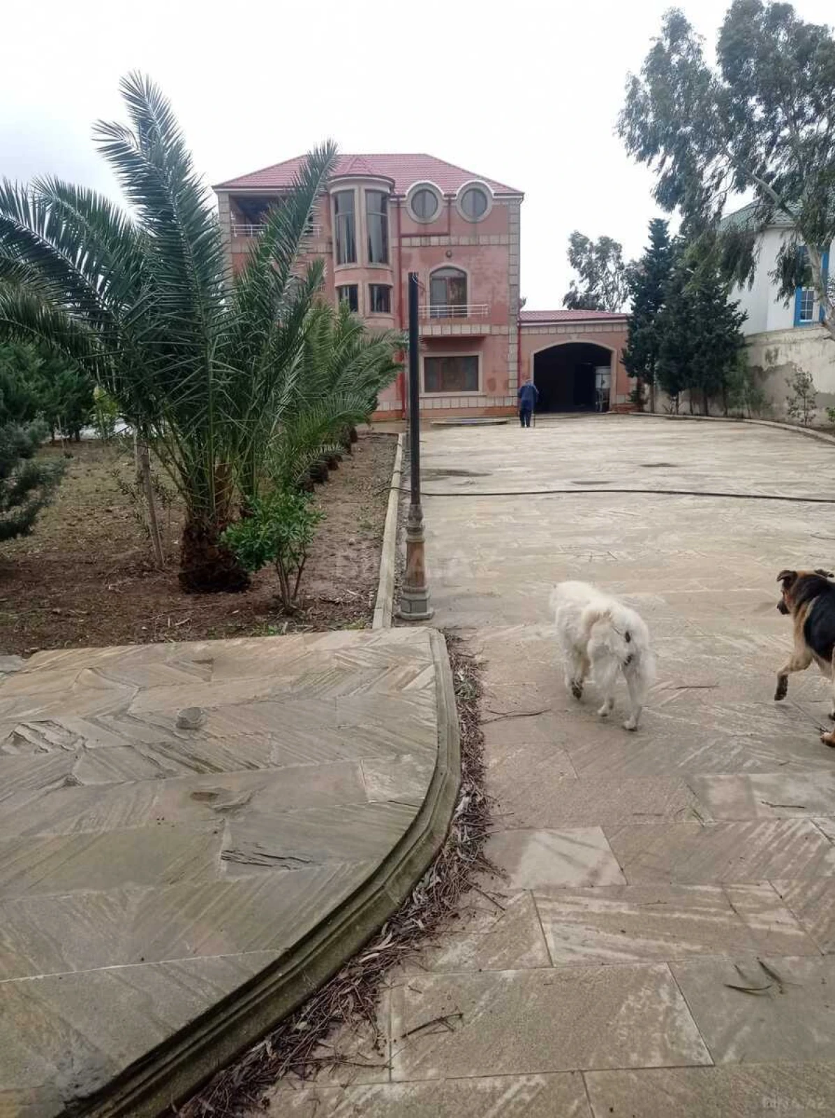 Satılır 5 otaqlı həyət evi 400 m²