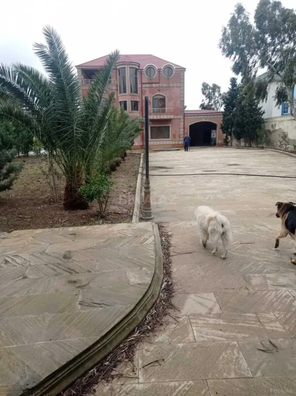 Satılır 5 otaqlı həyət evi 400 m²