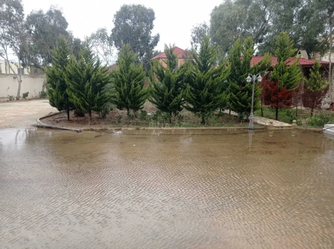 Satılır 5 otaqlı həyət evi 400 m²