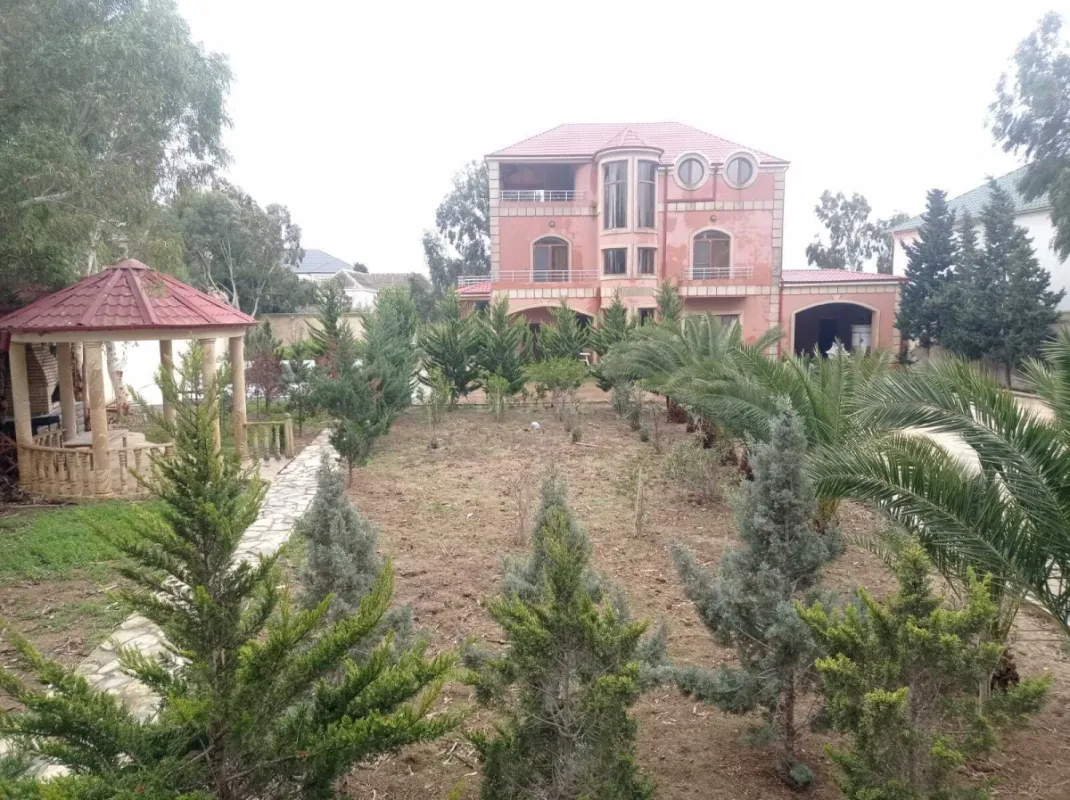 Satılır 5 otaqlı həyət evi 400 m²