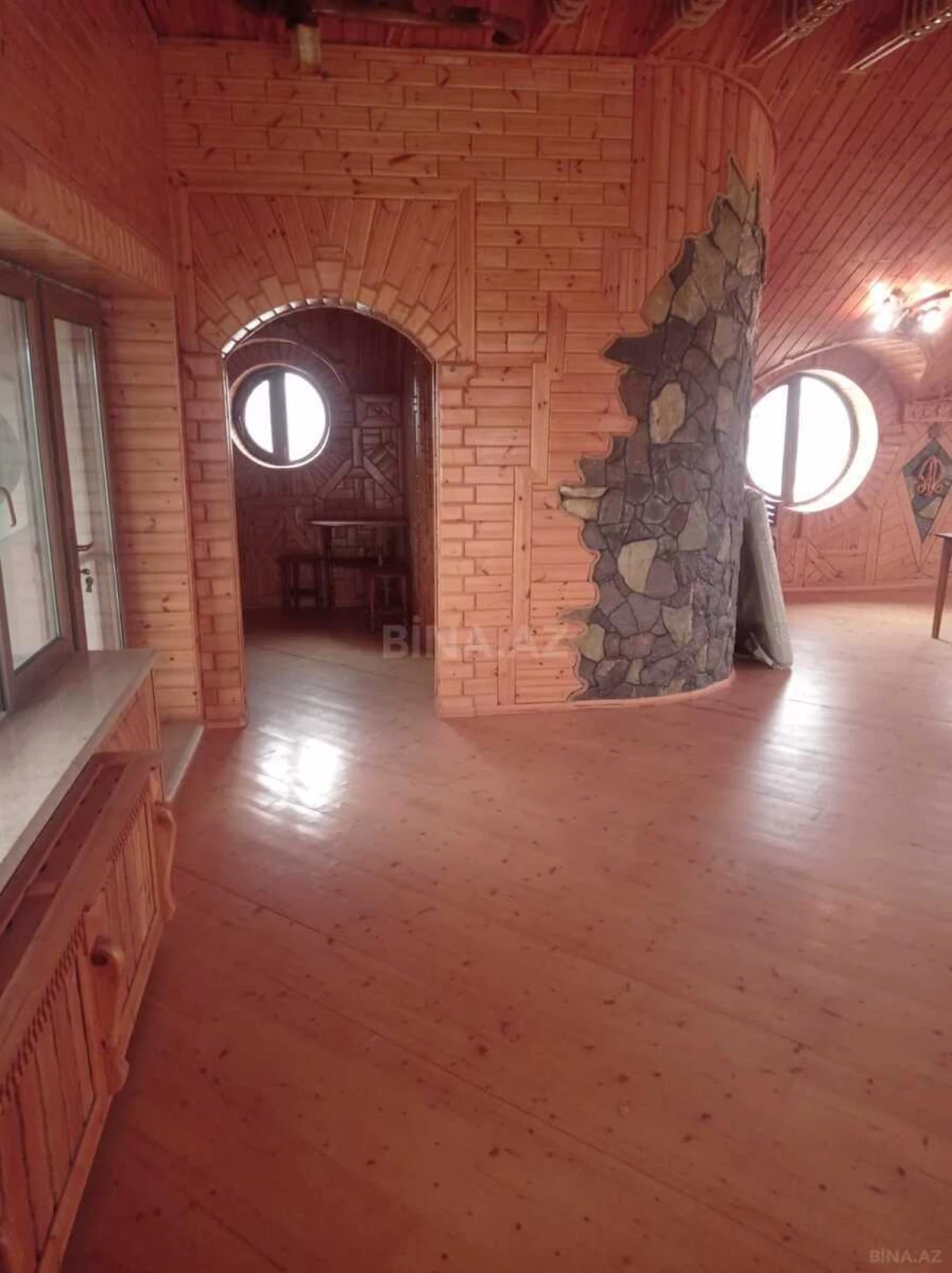 Satılır 5 otaqlı həyət evi 400 m²