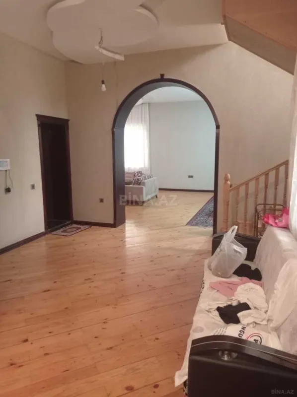 Satılır 5 otaqlı həyət evi 400 m²