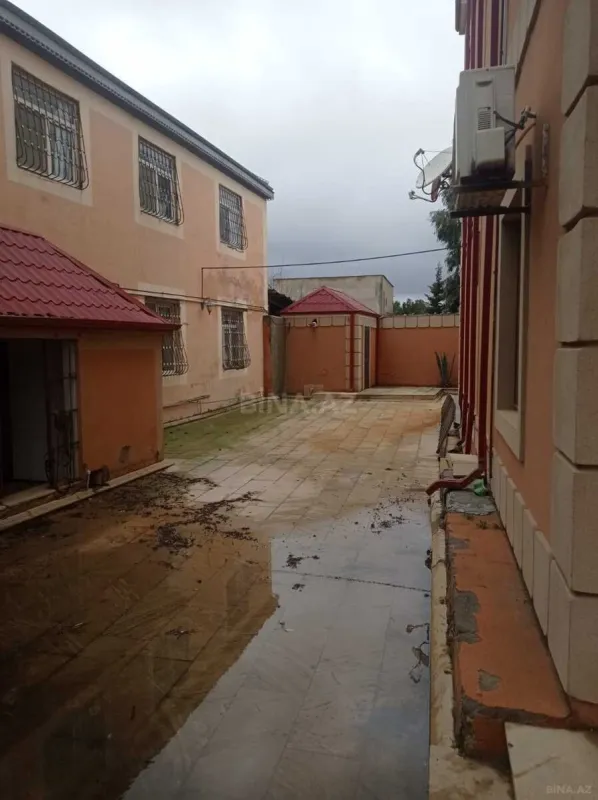 Satılır 5 otaqlı həyət evi 400 m²