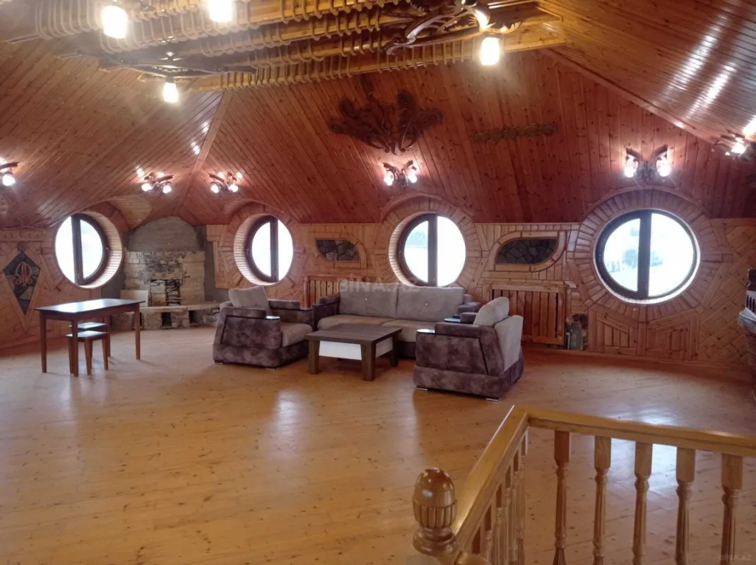 Satılır 5 otaqlı həyət evi 400 m²