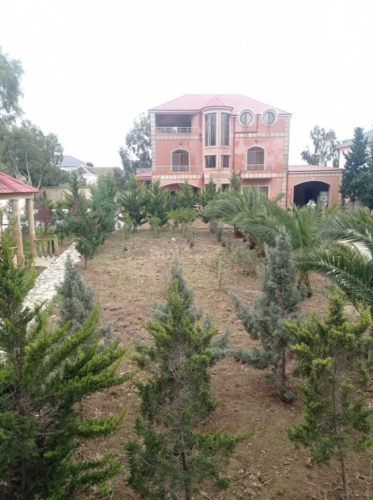 Satılır 5 otaqlı həyət evi 400 m²