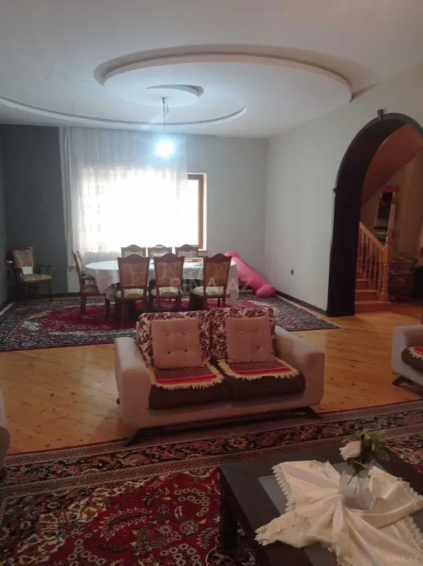 Satılır 5 otaqlı həyət evi 400 m²