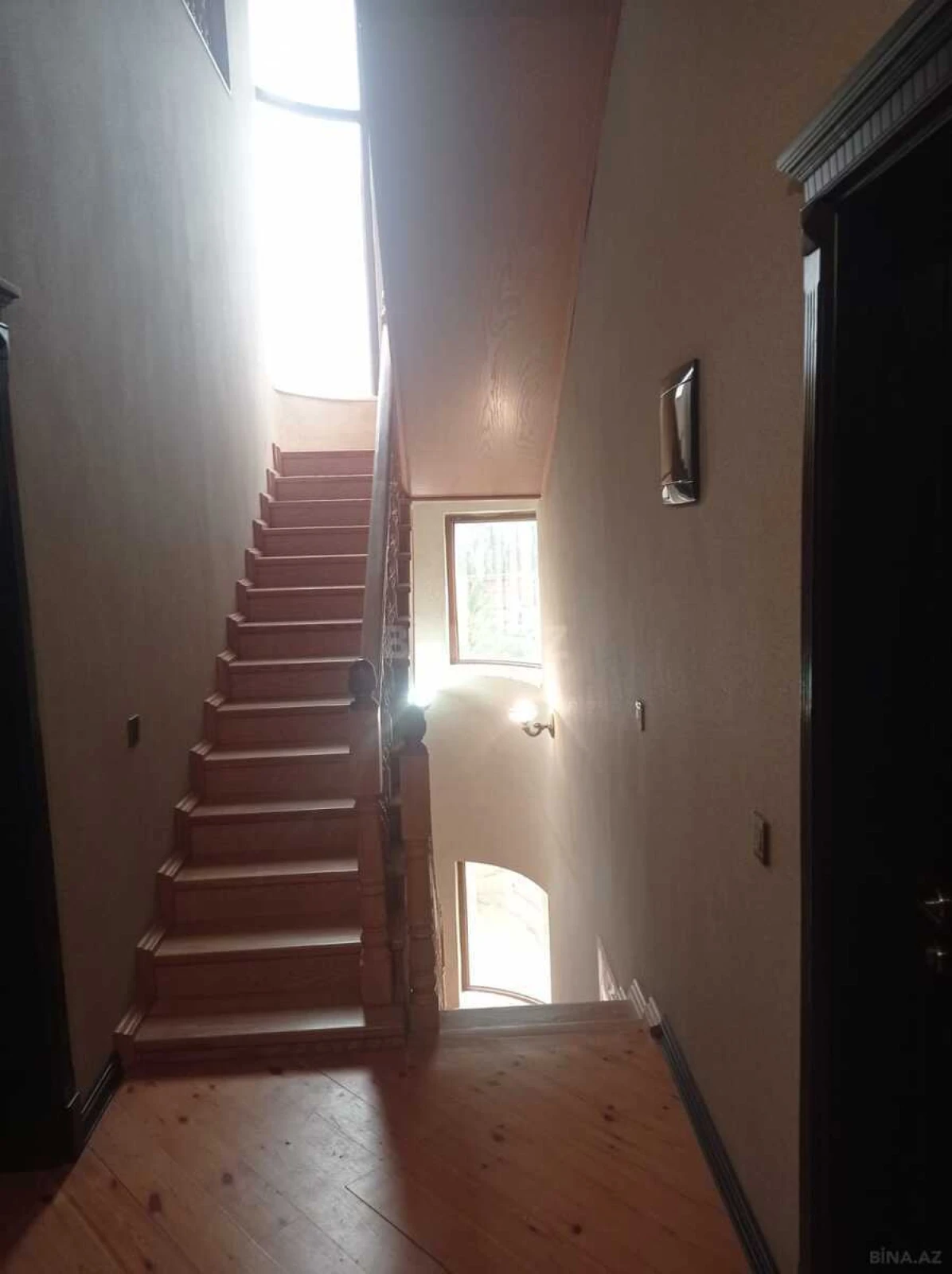 Satılır 5 otaqlı həyət evi 400 m²