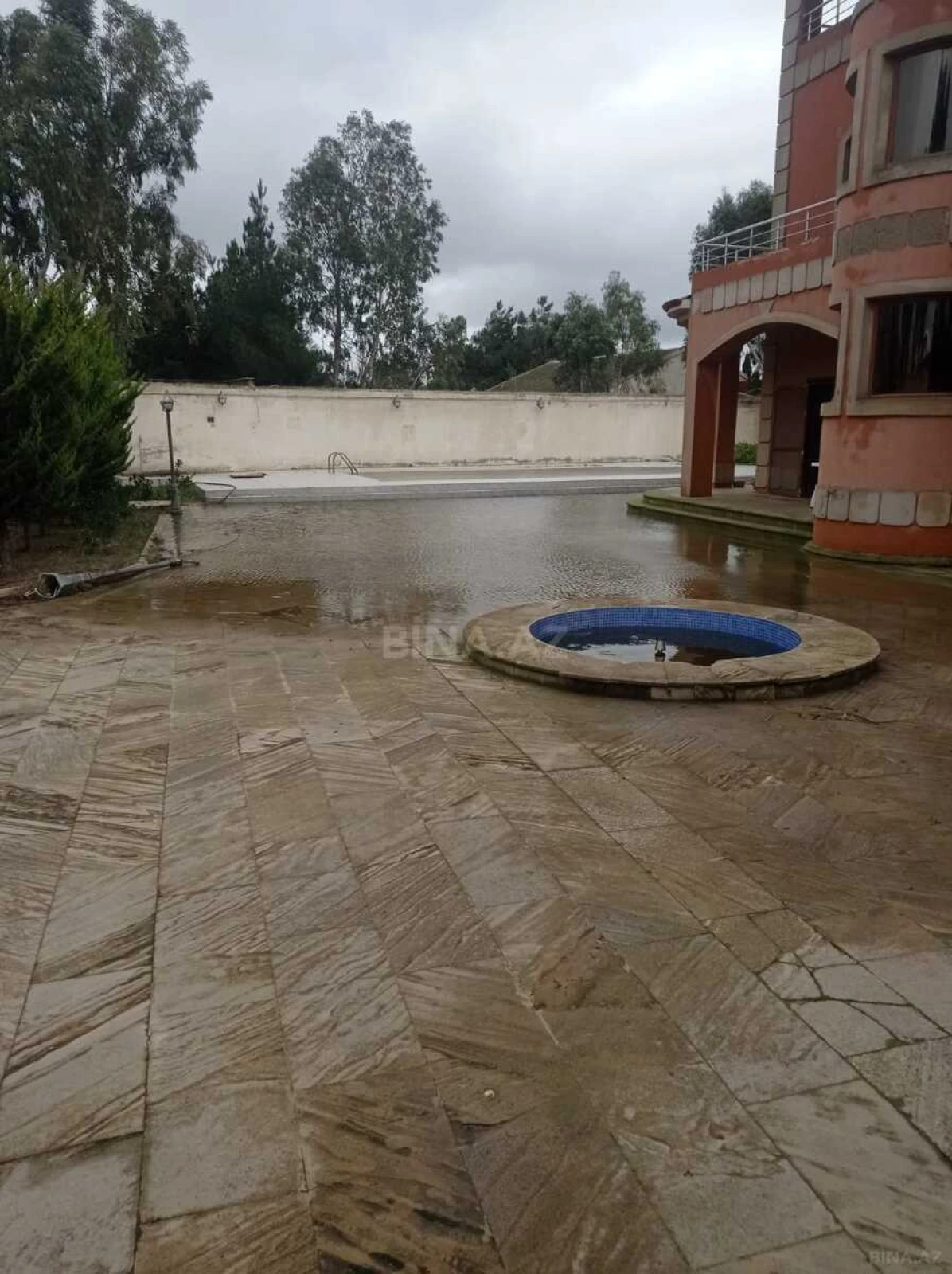 Satılır 5 otaqlı həyət evi 400 m²