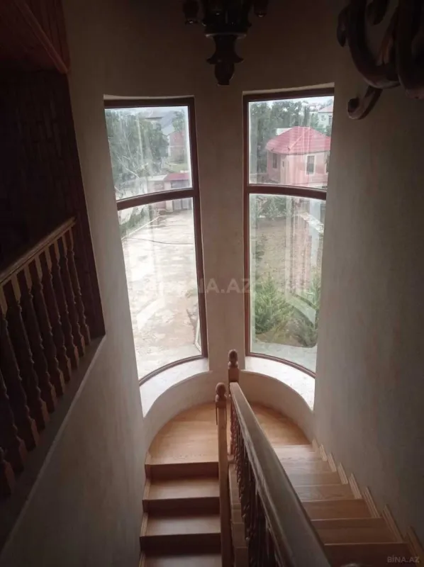 Satılır 5 otaqlı həyət evi 400 m²