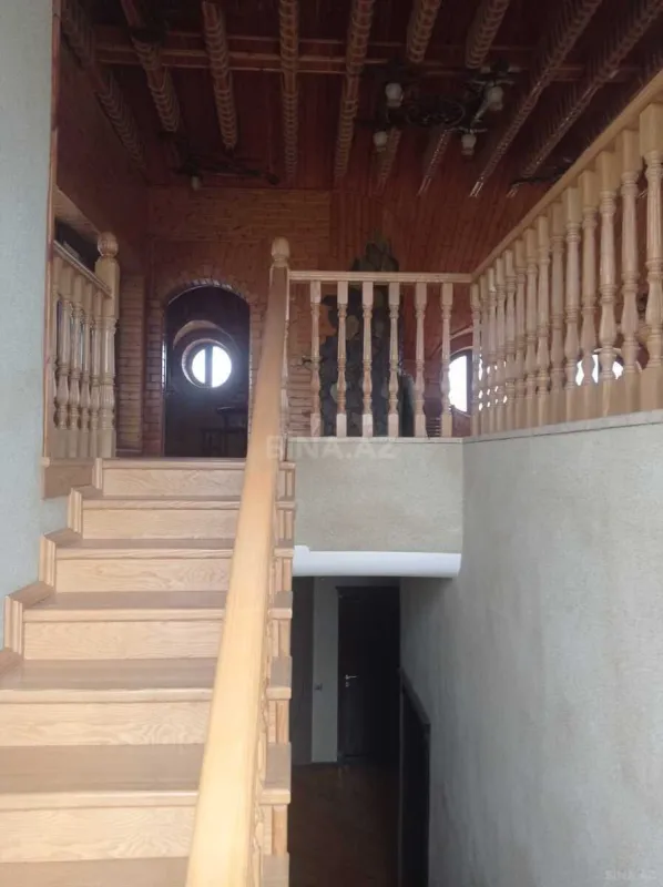 Satılır 5 otaqlı həyət evi 400 m²
