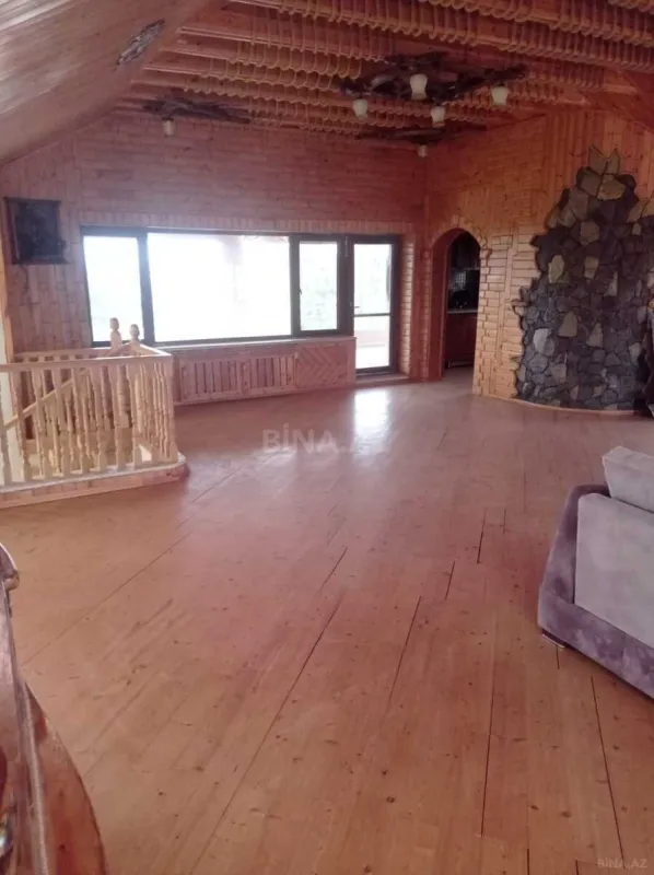 Satılır 5 otaqlı həyət evi 400 m²