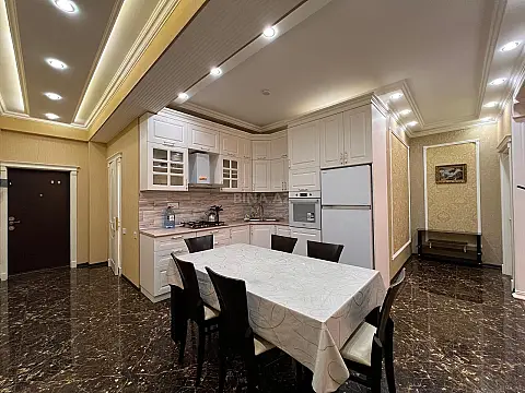 Kirayə verilir 3 otaqlı mənzil 157 m²