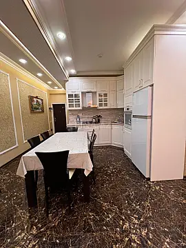 Kirayə verilir 3 otaqlı mənzil 157 m²