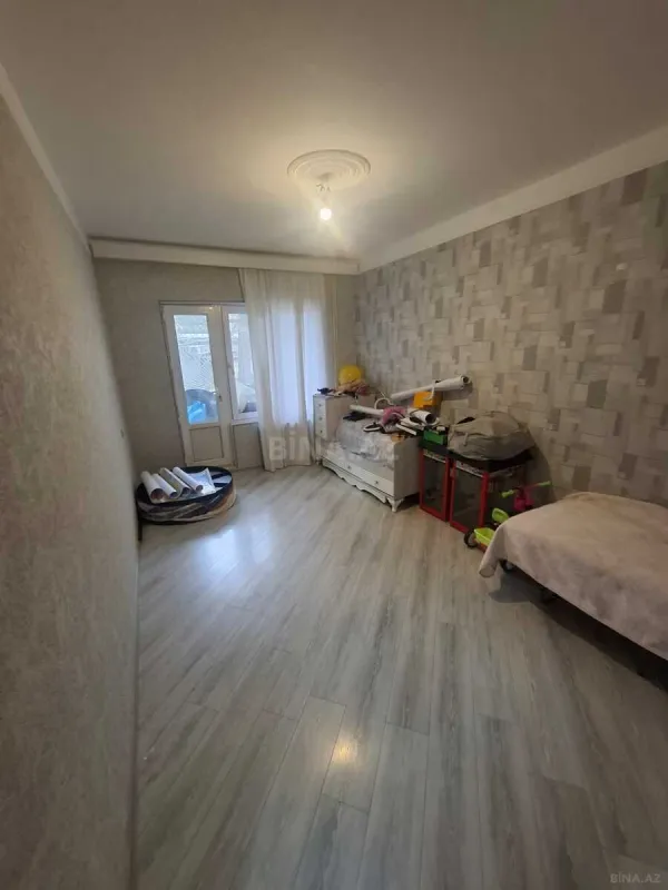 Satılır 4 otaqlı mənzil 100 m²