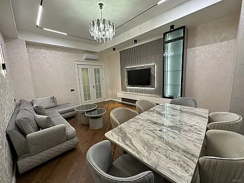 Kirayə verilir 3 otaqlı mənzil 140 m²