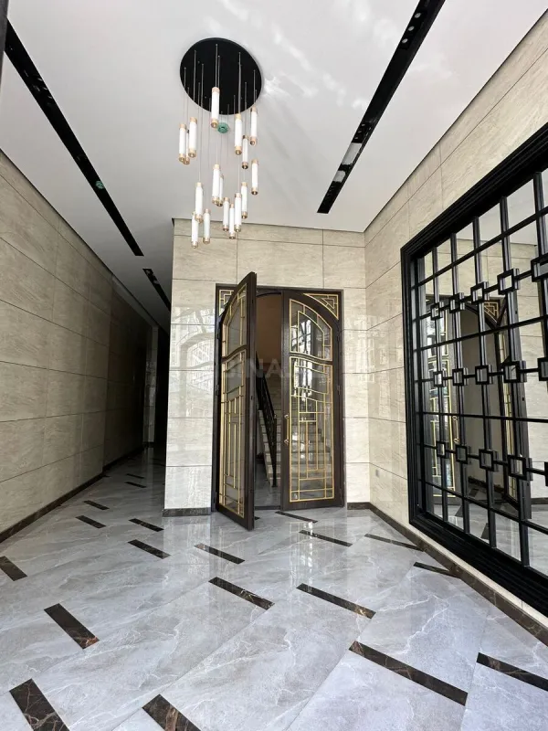 Satılır 4 otaqlı mənzil 177 m²