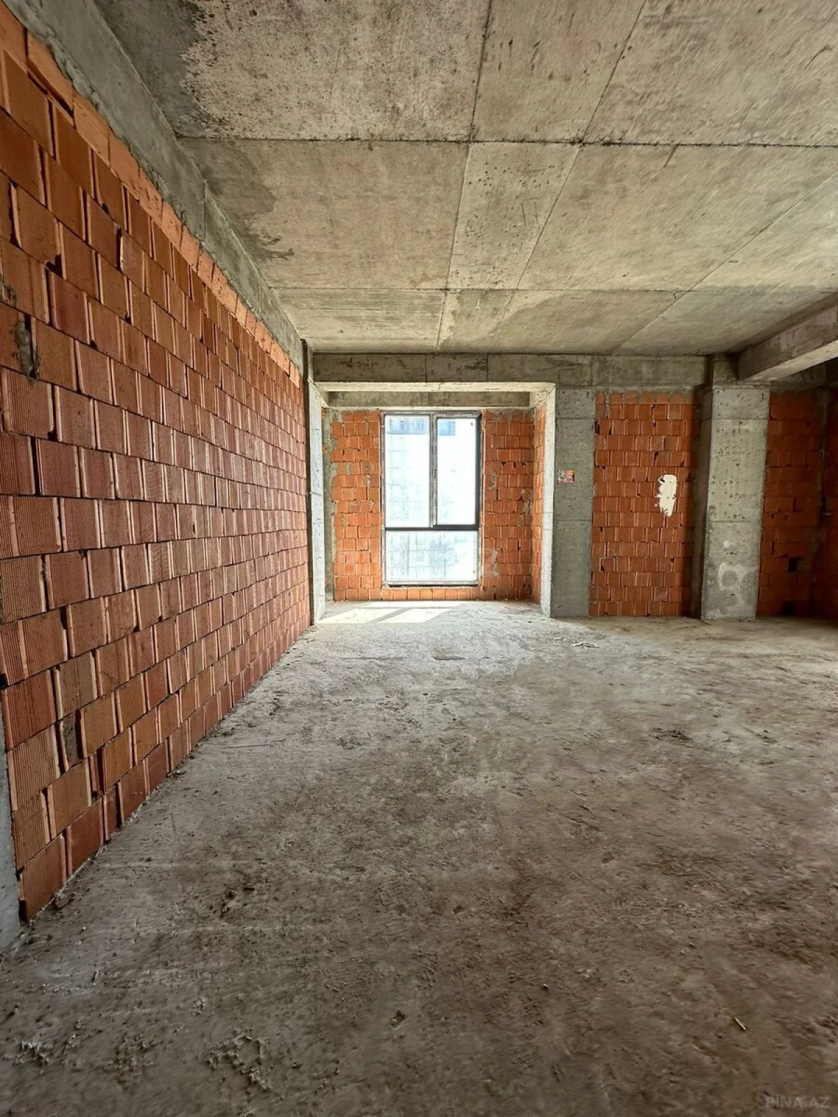 Satılır 4 otaqlı mənzil 177 m²