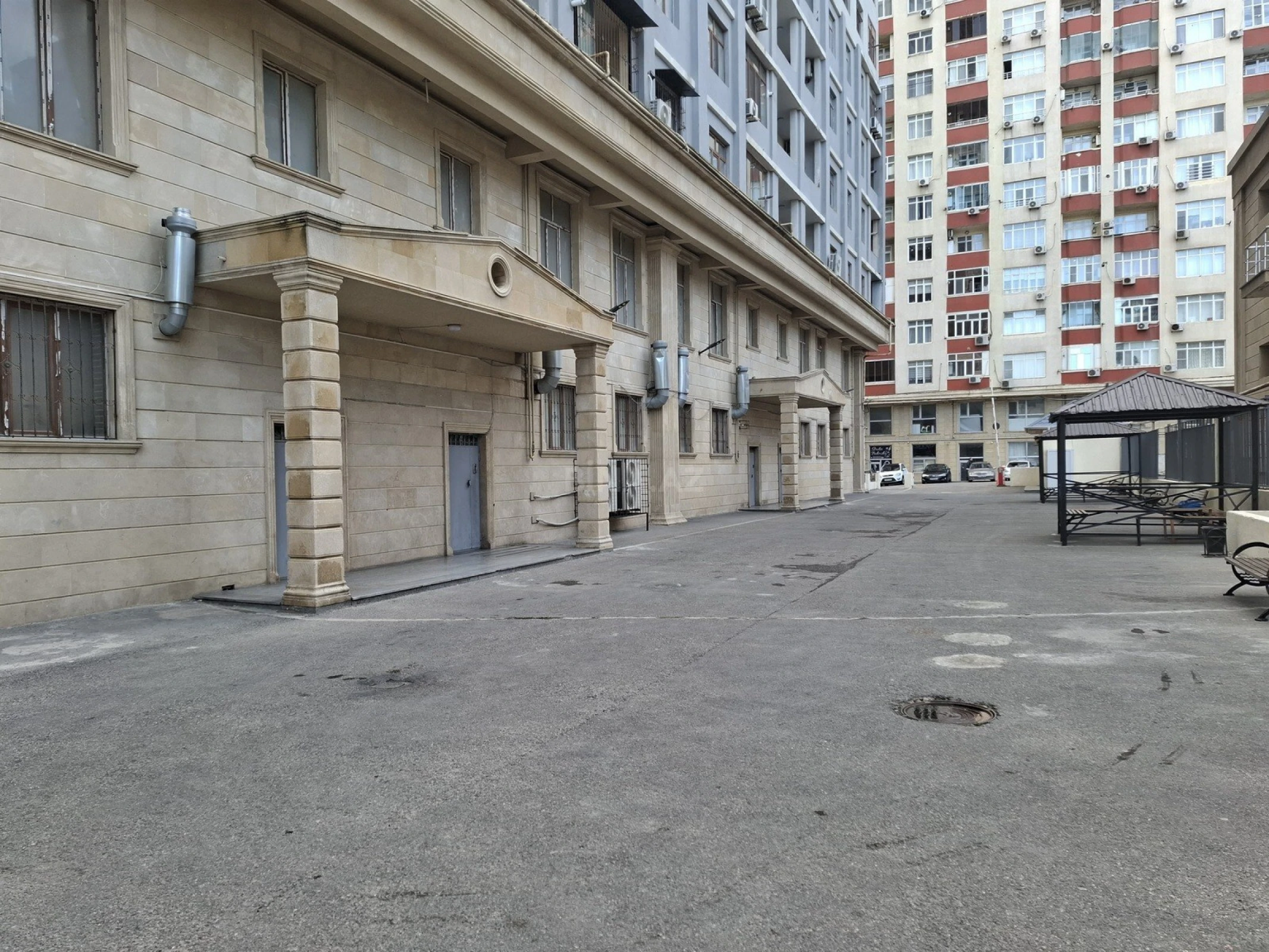 Satılır 1 otaqlı mənzil 65 m²