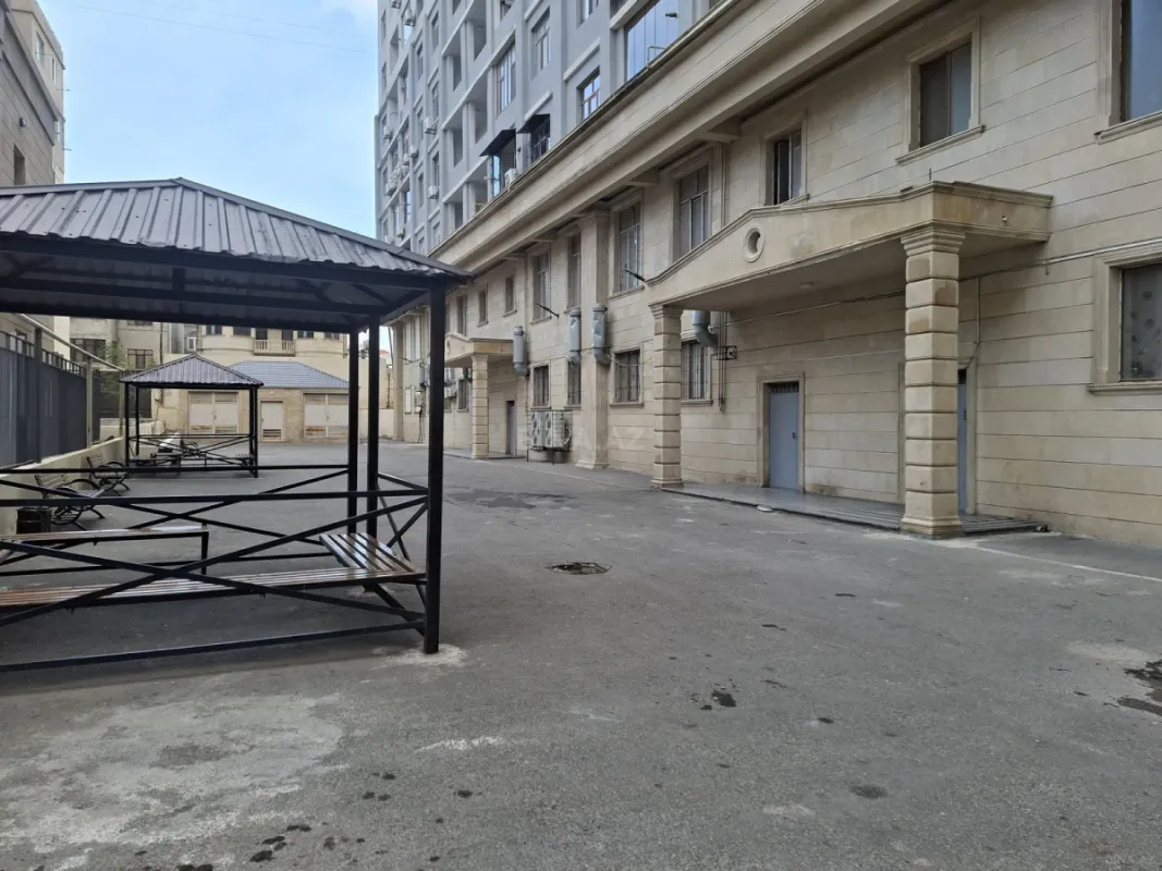 Satılır 1 otaqlı mənzil 65 m²