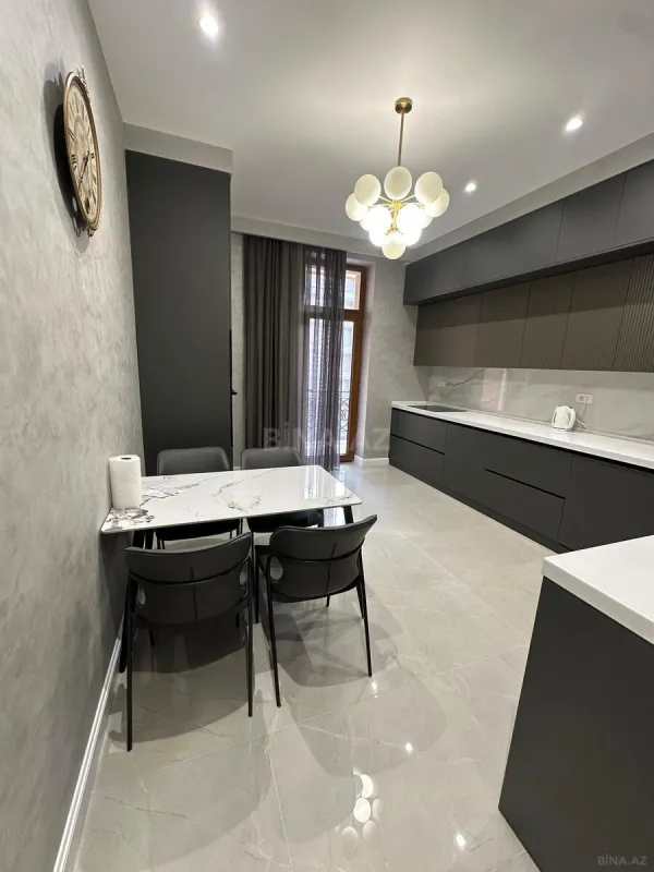 Kirayə verilir 3 otaqlı mənzil 140 m²