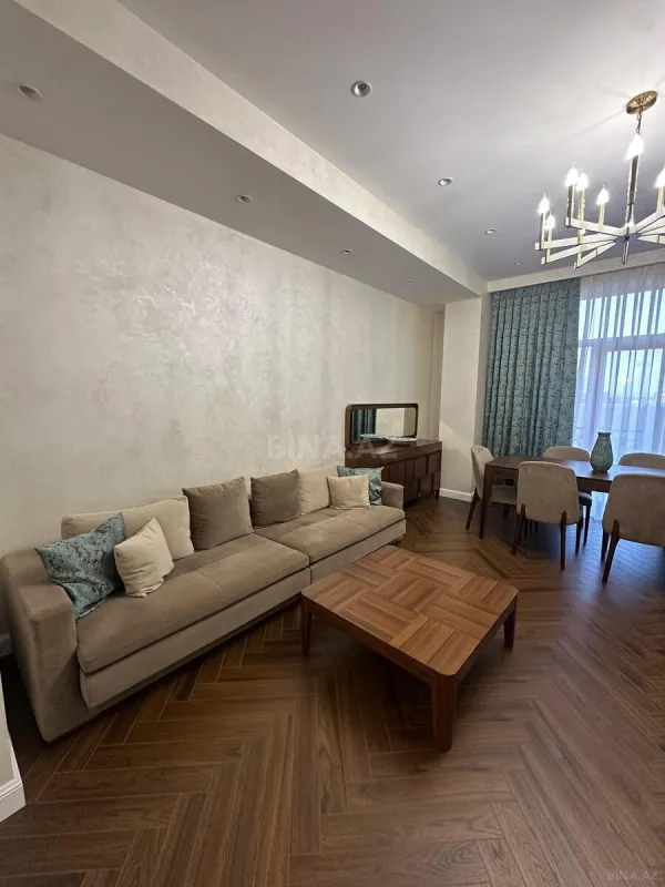 Kirayə verilir 3 otaqlı mənzil 140 m²
