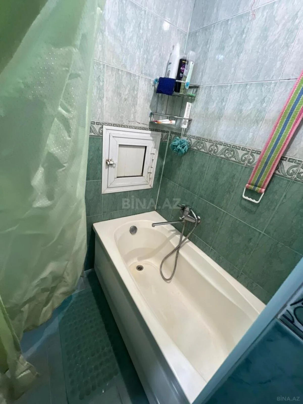 Satılır 4 otaqlı mənzil 100 m²