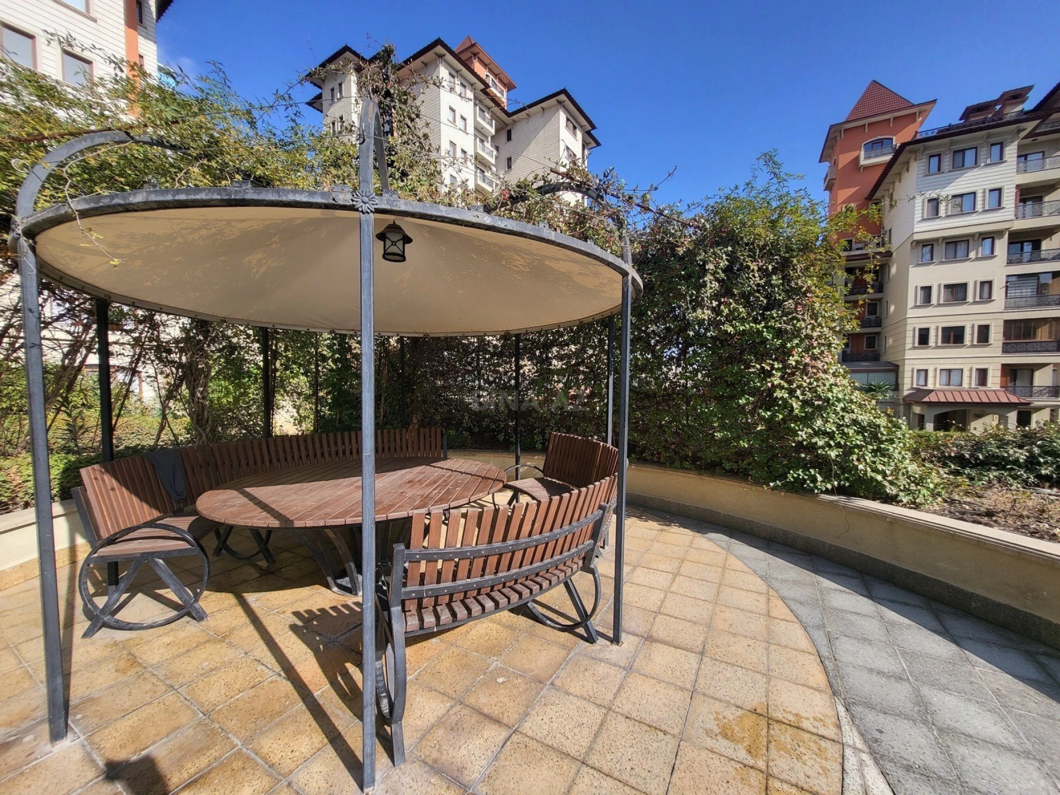 Satılır 3 otaqlı mənzil 188 m²