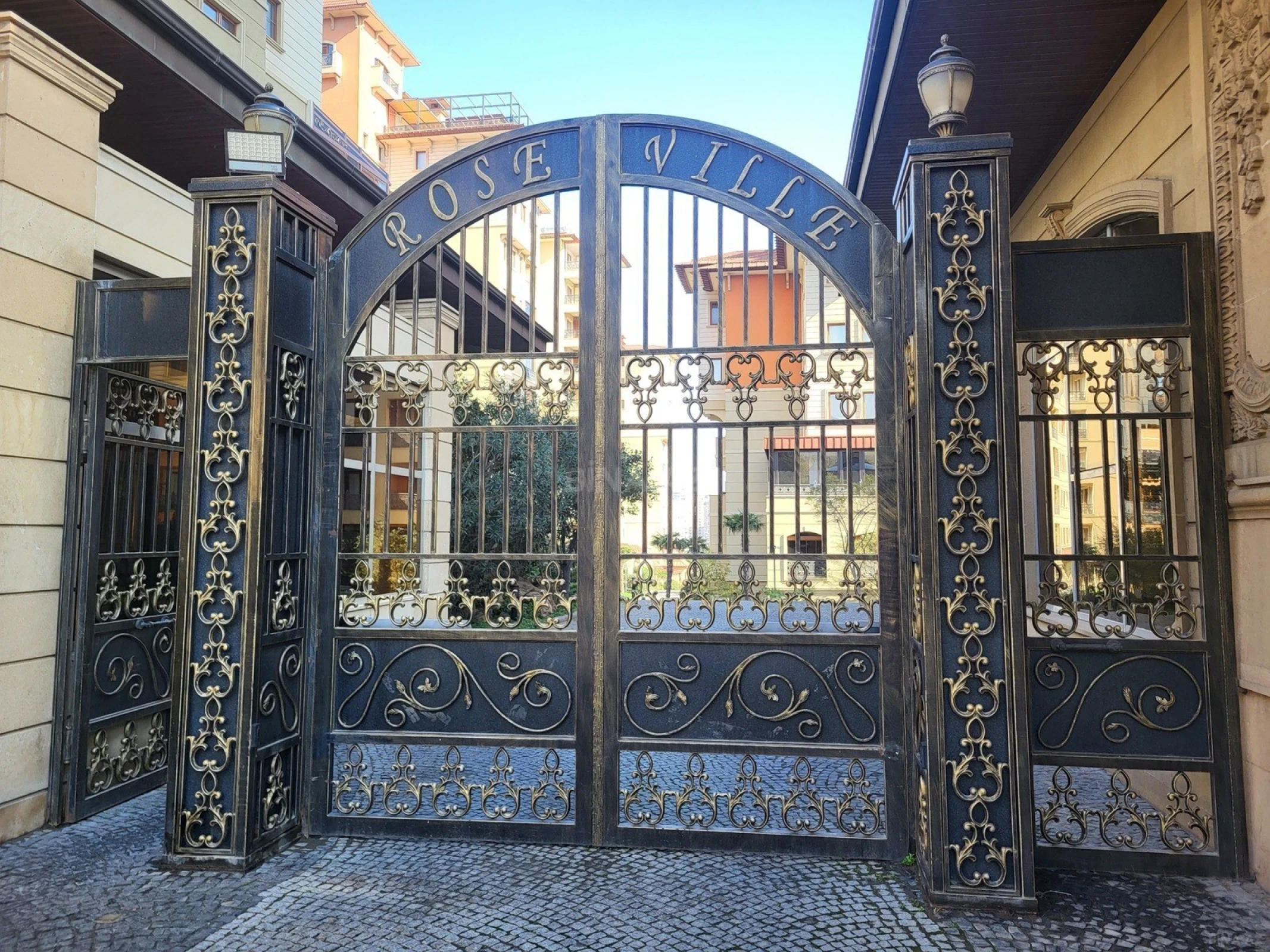 Satılır 3 otaqlı mənzil 188 m²