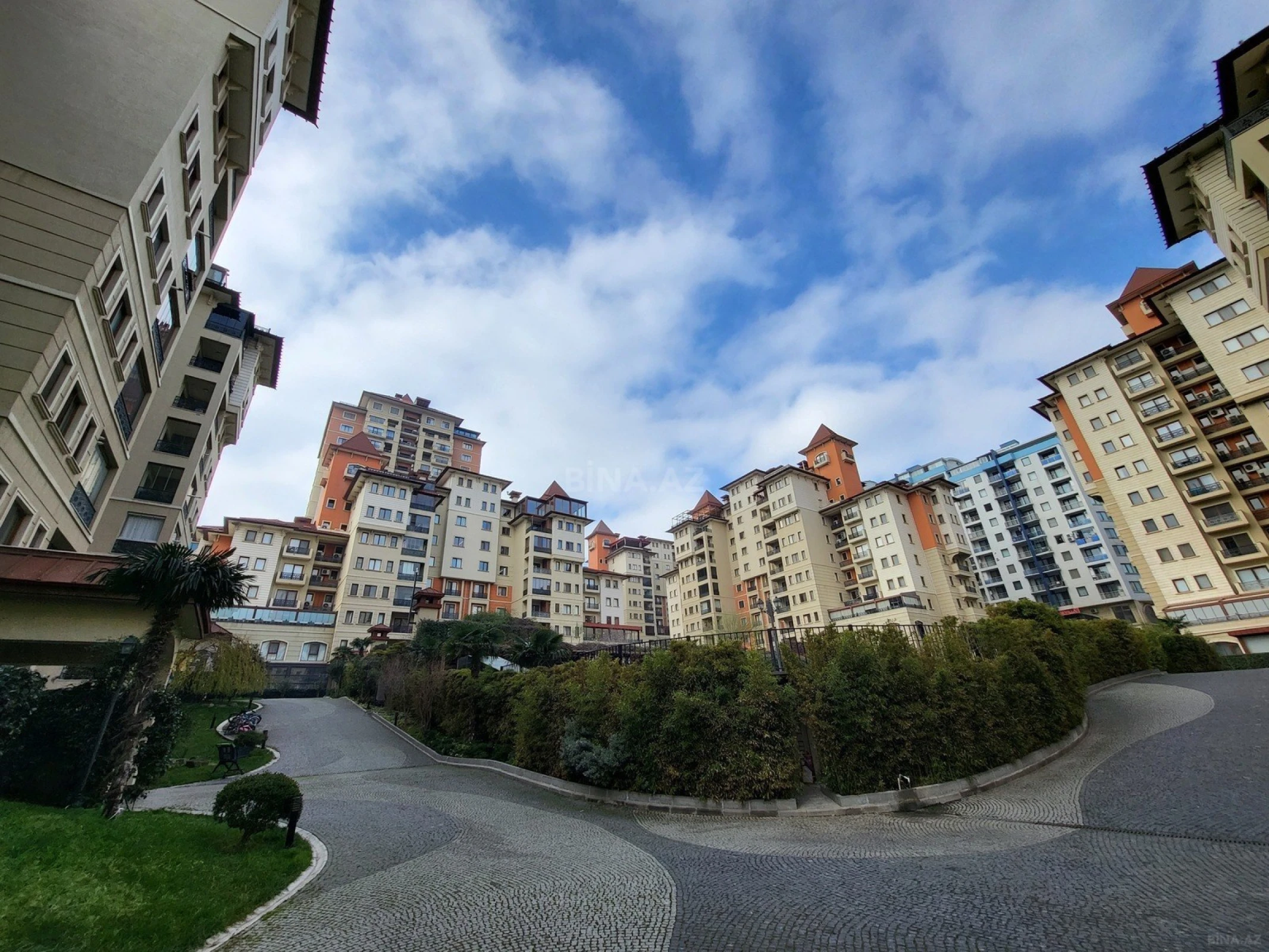 Satılır 3 otaqlı mənzil 188 m²