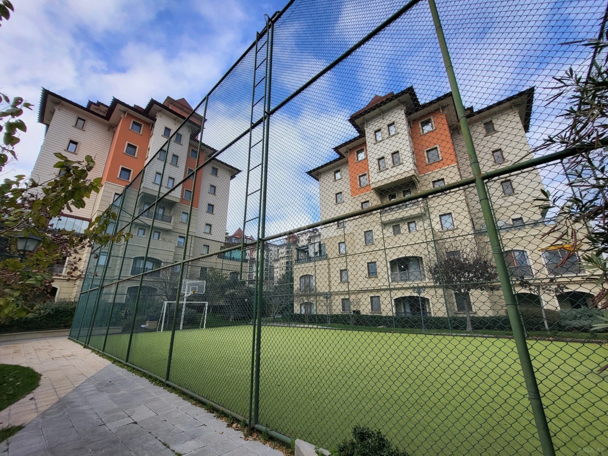 Satılır 3 otaqlı mənzil 188 m²