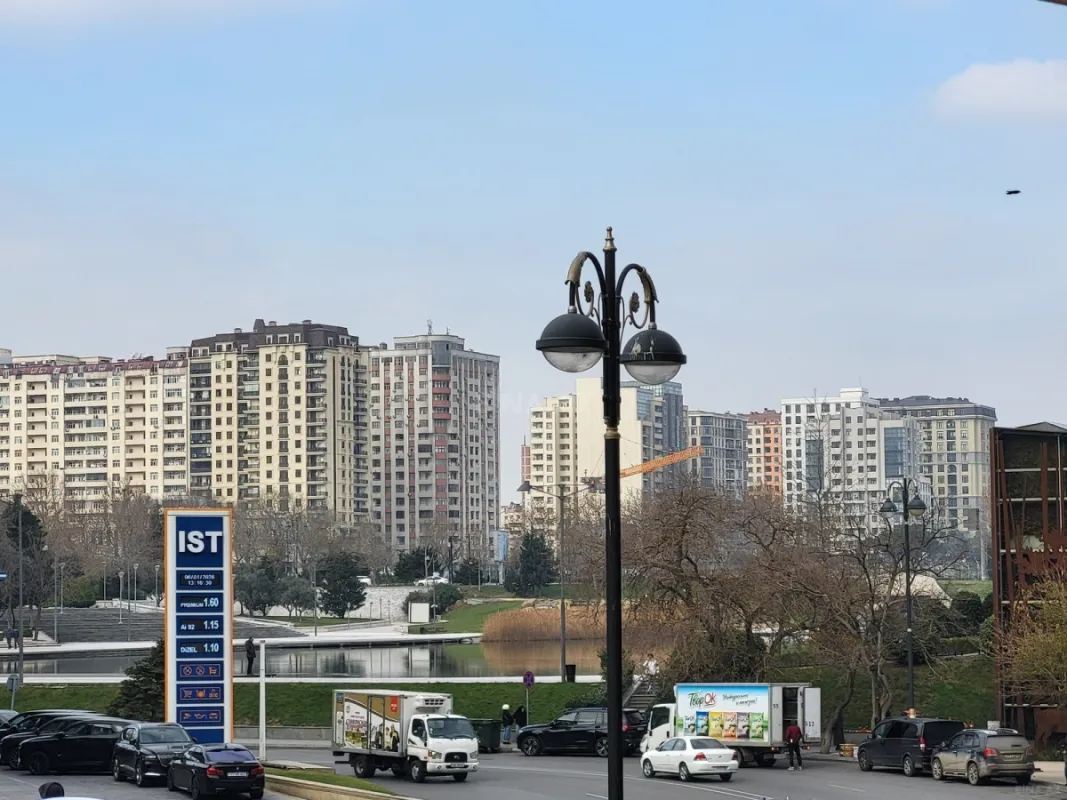 Satılır 3 otaqlı mənzil 188 m²