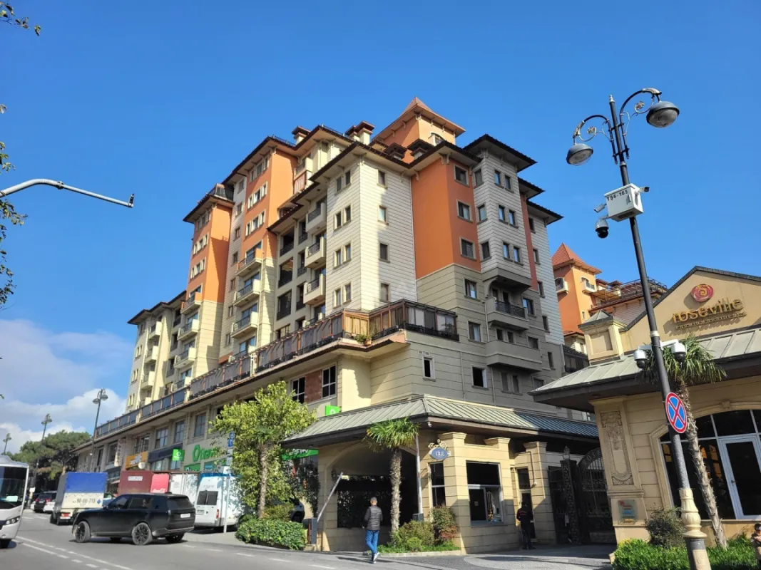 Satılır 3 otaqlı mənzil 188 m²