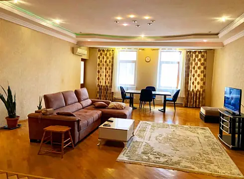 Kirayə verilir 3 otaqlı mənzil 145 m² — Bakı, Yasamal 3 otaq 145.00 m²