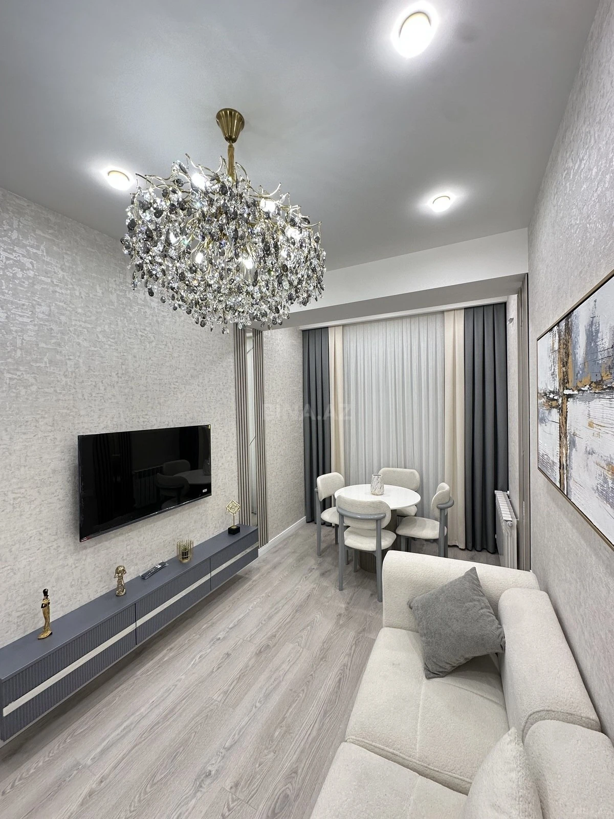 Satılır 2 otaqlı mənzil 61 m²