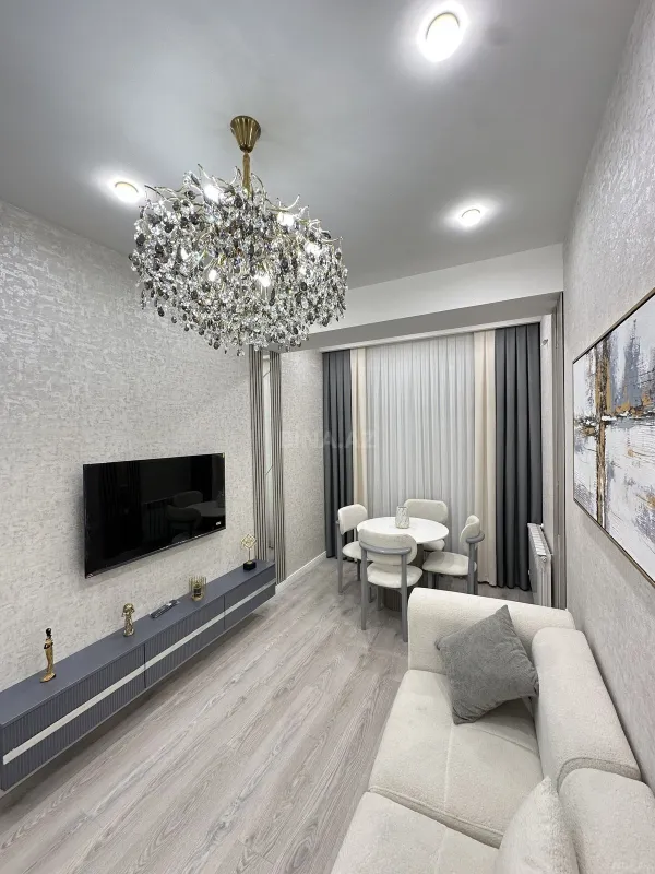 Satılır 2 otaqlı mənzil 61 m²