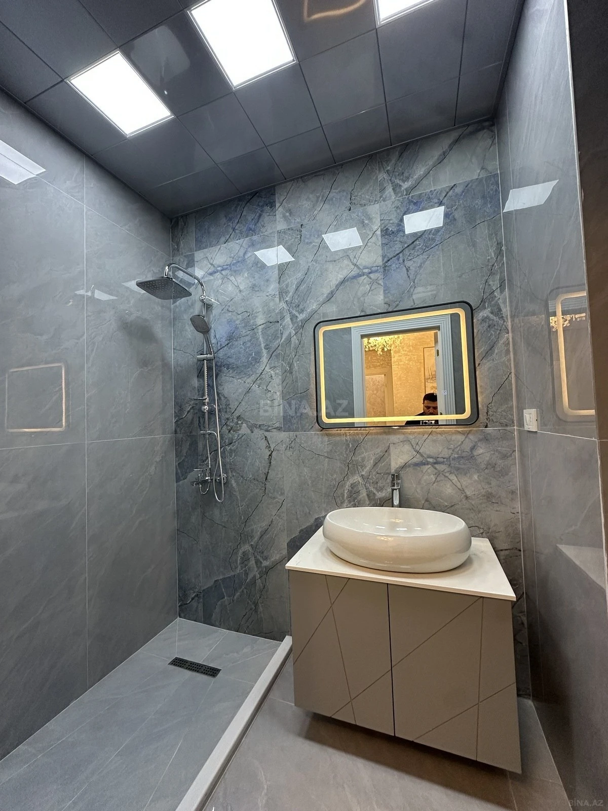 Satılır 2 otaqlı mənzil 61 m²