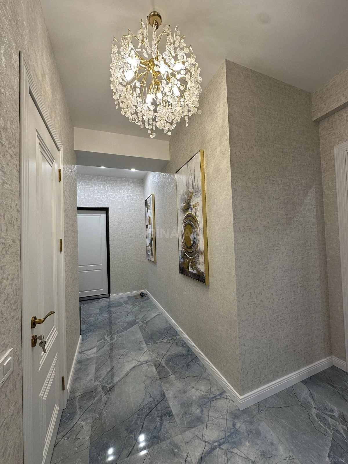 Satılır 2 otaqlı mənzil 61 m²
