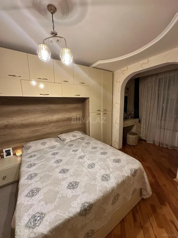 Satılır 5 otaqlı mənzil 105 m²