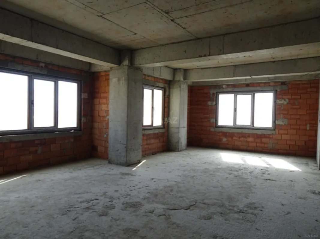 Satılır 3 otaqlı mənzil 157 m²