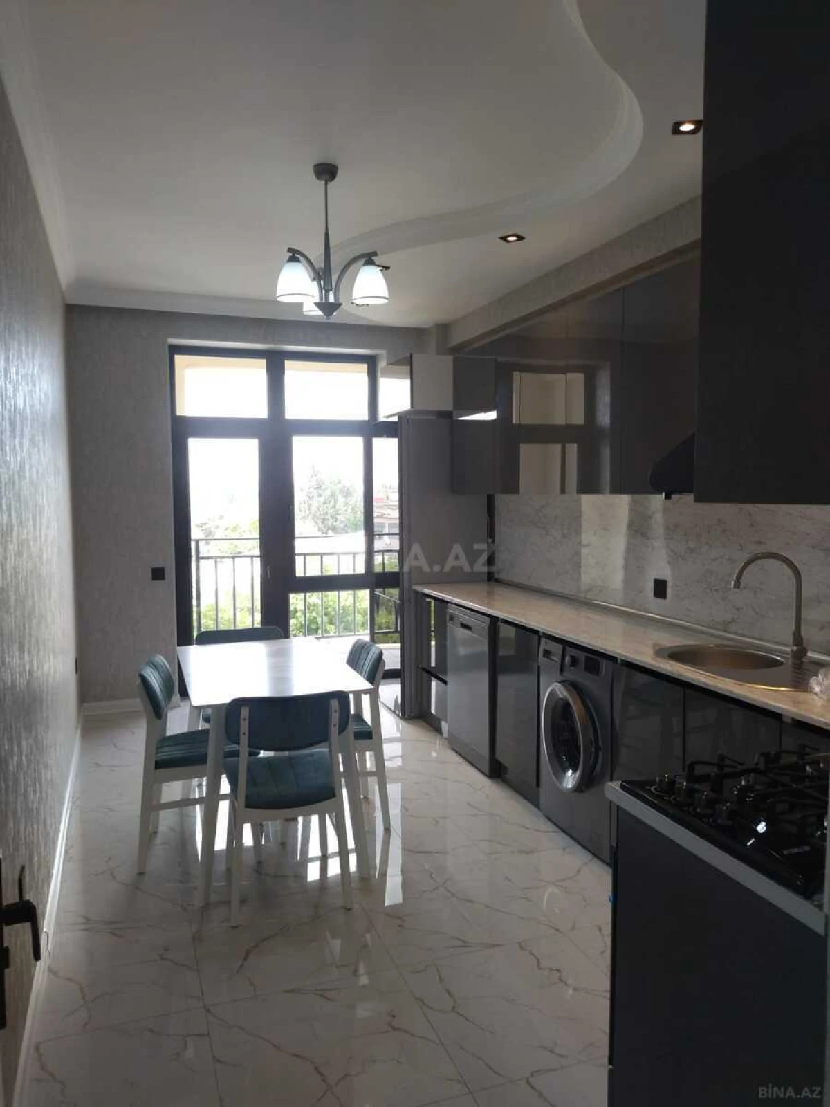 Kirayə verilir 2 otaqlı mənzil 82 m²