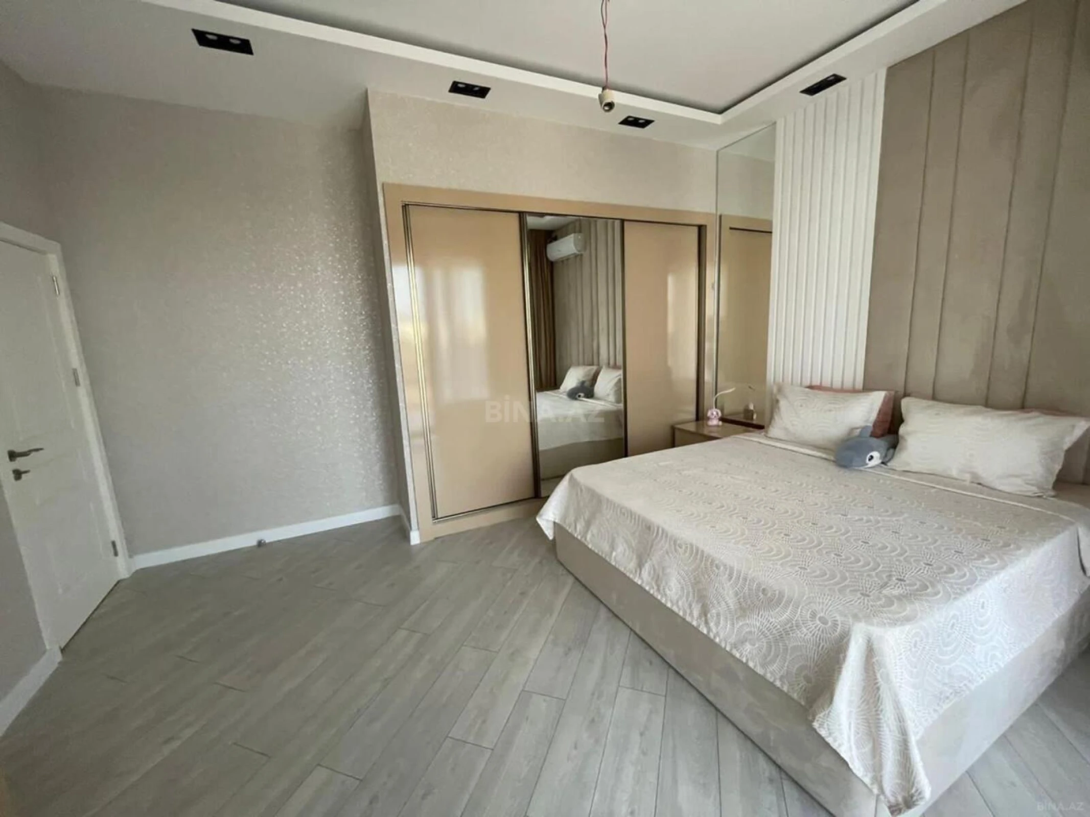 Kirayə verilir 5 otaqlı həyət evi 380 m²
