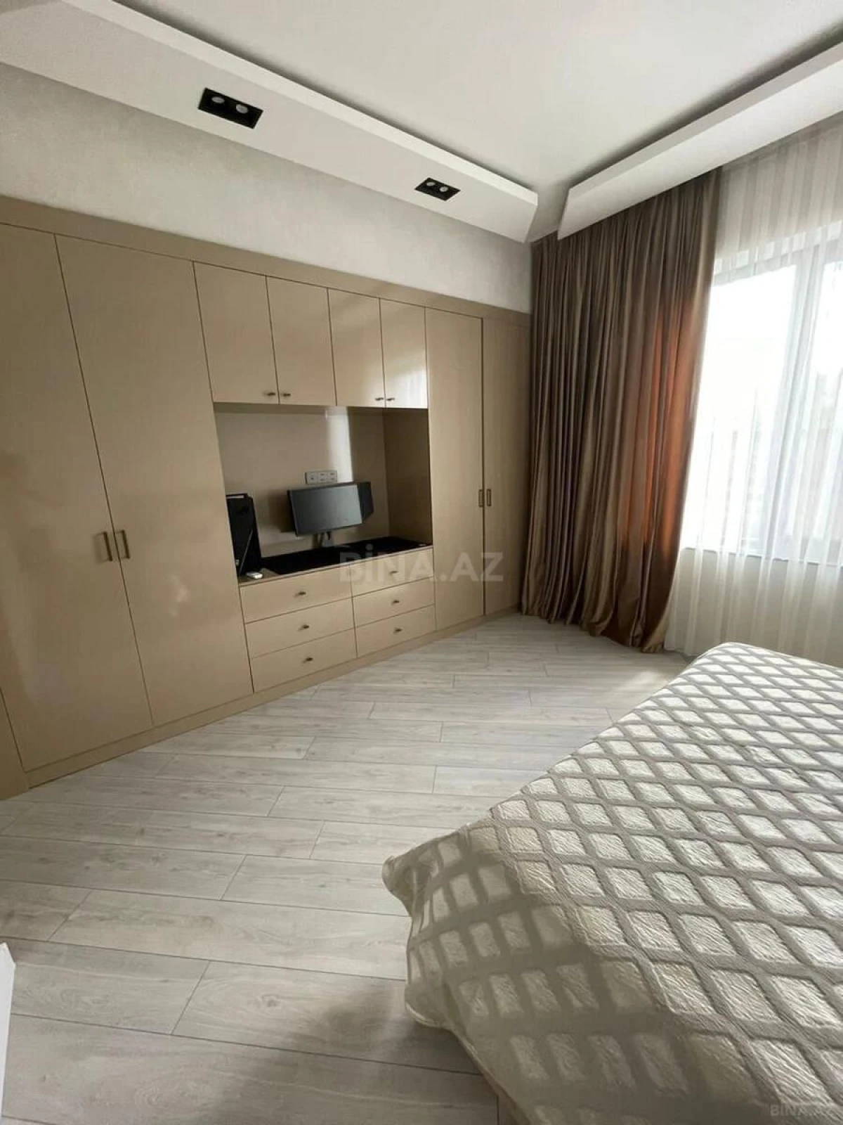 Kirayə verilir 5 otaqlı həyət evi 380 m²