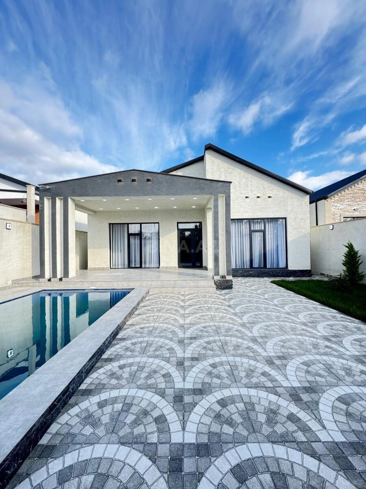 Satılır 4 otaqlı həyət evi 180 m²